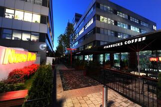 Novo Park opened Starbucks café