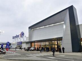 First ski slope in a mall in Romania