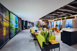 HOTSPOT SKYHUB is becoming the most attractive coworking space in Bucharest through three key aspects – panoramic view, technology and comfort