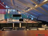 Offices to let in Unicredit Tower