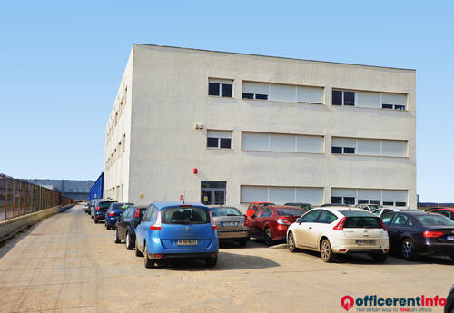 Offices to let in Rosim's Business Center