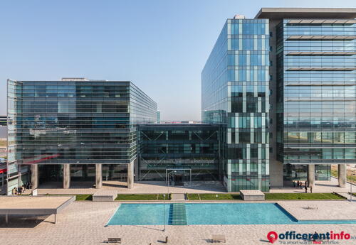 Offices to let in Global City Business Park